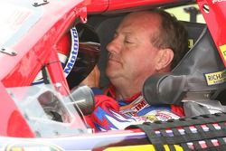 Ken Schrader prepares to qualify