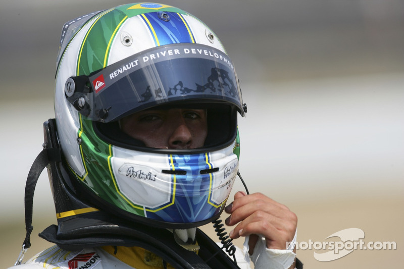 Na época, fez seu primeiro teste com um carro de F1, com o modelo da Renault que conquistou o título da temporada de 2005.