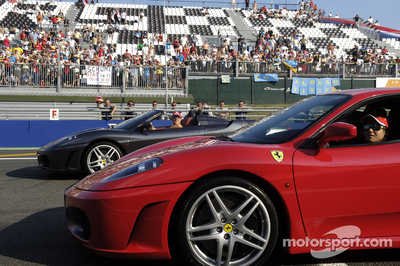 Michael Schumacher ve Felipe Massa drive Ferrari F430 Cars