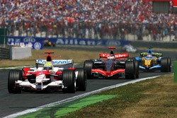 Ralf Schumacher voor Kimi Raikkonen en Giancarlo Fisichella
