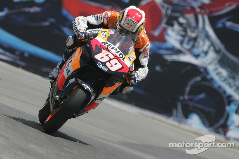 <img class="ms-flag-img ms-flag-img_s1" title="United States" src="https://cdn-4.motorsport.com/static/img/cf/us-3.svg" alt="United States" width="32" /> Nicky Hayden