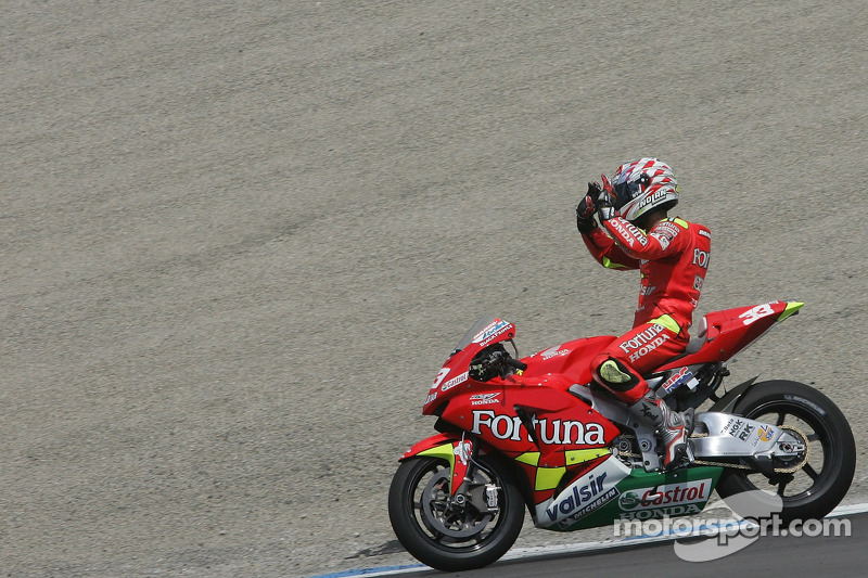 Podio Marco Melandri celebra