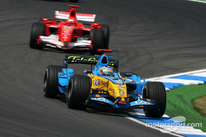 Fernando Alonso vor Michael Schumacher