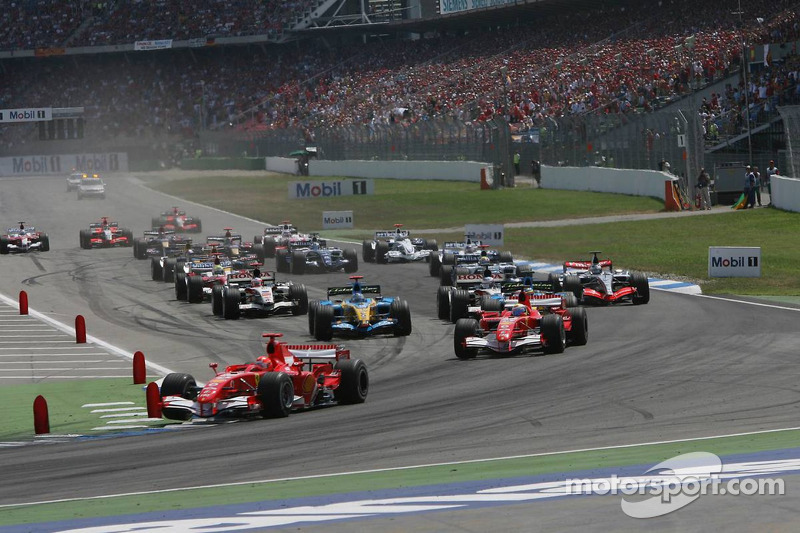 Inicio: Kimi Raikkonen, Michael Schumacher y Felipe Massa