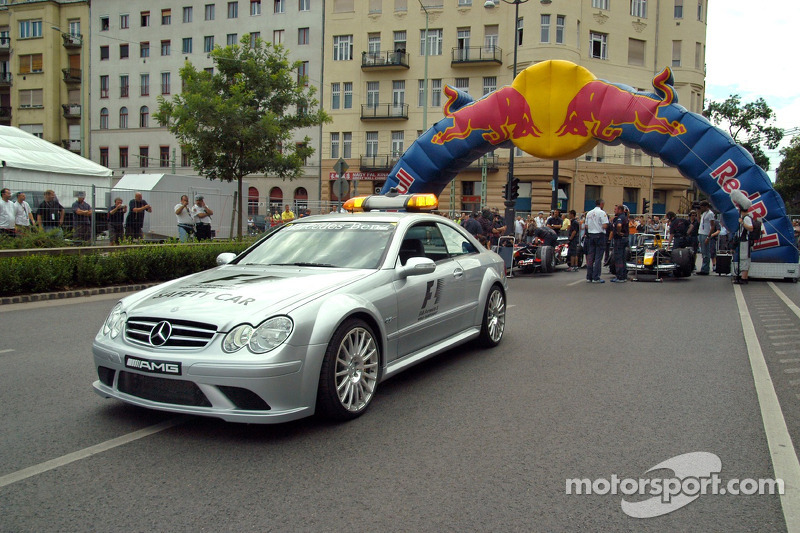 Red Bull Show Run Budapest: el safety car y los coches de Neel Jani y Robert Doornbos