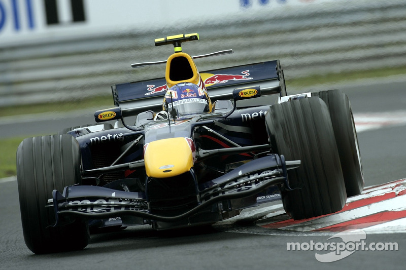 Robert Doornbos reed in 2006 de laatste drie races van het seizoen voor Red Bull Racing. Wie verving hij?
