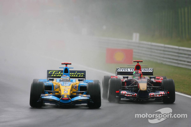 Alonso foi de 15º para sexto no asfalto encharcado de Hungaroring...
