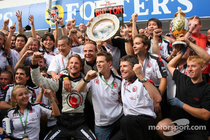 Race winner Jenson Button celebrates with Rubens Barrichello, Anthony Davidson and Honda Racing F1 t