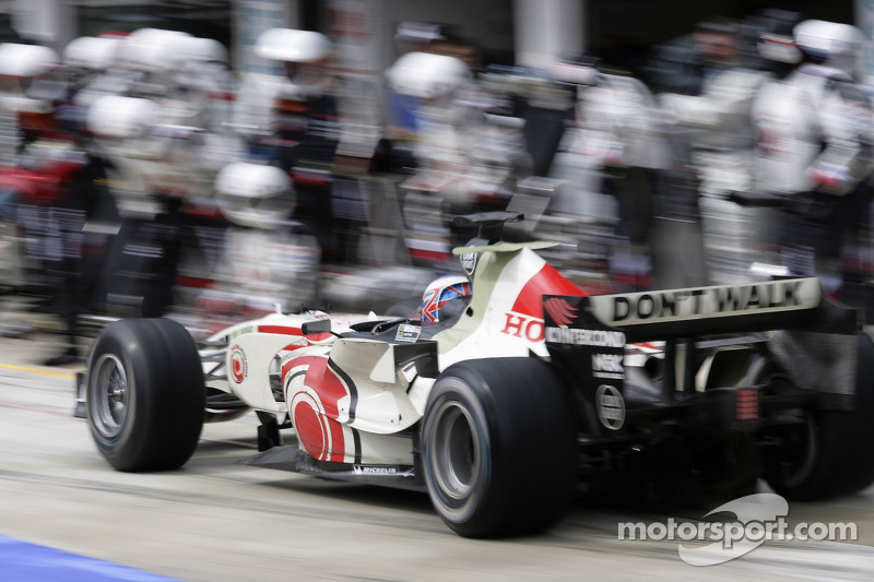 Parada de pits para Jenson Button