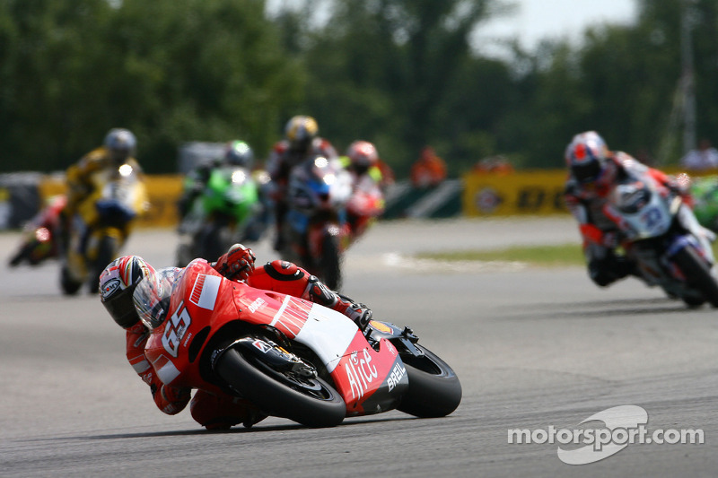 <img class="ms-flag-img ms-flag-img_s2" title="Italy" src="https://cdn-4.motorsport.com/static/img/cf/it-3.svg" alt="Italy" width="32" /> Loris Capirossi : 7 vitórias
