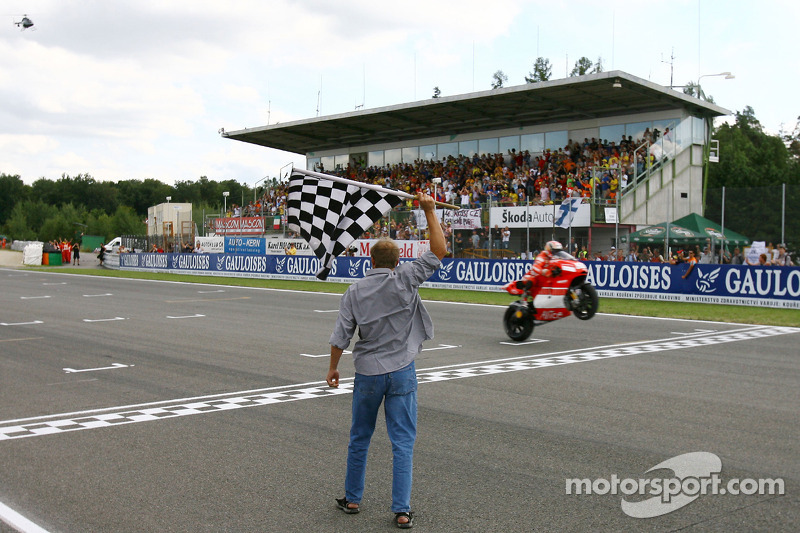 Loris Capirossi takes the checkered flag