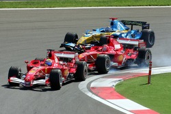 Start: Felipe Massa leads Michael Schumacher and Fernando Alonso
