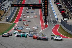 Start: #25 Blancpain Racing Lamborghini Gallardo GT3 FL2: Nicky Catsburg leads