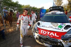 Kris Meeke y Paul Nagle, Citroën DS3 WRC, Citroën World Rally Team change tires