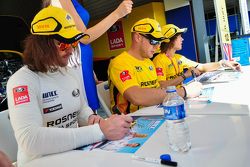 Autograph session,  James Thompson, LADA Vesta, LADA Sport Rosneft