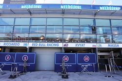 Боксы Red Bull Racing