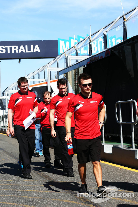 威尔·史蒂文斯, 马诺f1车队,走赛道