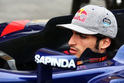Карлос Сайнс-младший, Scuderia Toro Rosso STR10