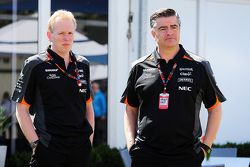 Andrew Green, Sahara Force India F1 Takımı Teknik Şefi ile Andy Stevenson, Sahara Force India F1 Tak