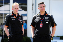 Andrew Green, Sahara Force India F1 Takımı Teknik Şefi ile Andy Stevenson, Sahara Force India F1 Tak