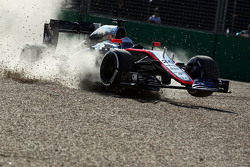 Kevin Magnussen, McLaren MP4-30 crashes