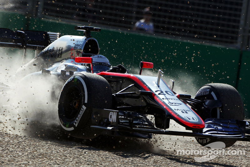 Kevin Magnussen, McLaren MP4-30, mit Unfall