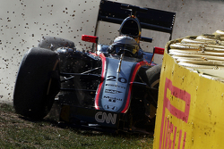 Kevin Magnussen, McLaren MP4-30 crashes