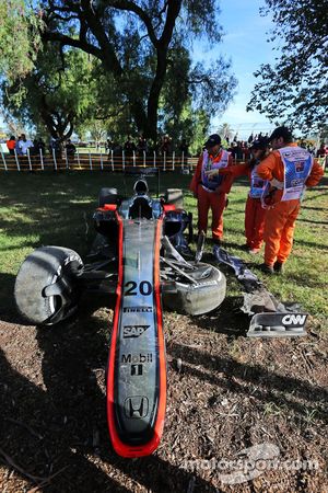 The damaged McLaren MP4-30 of Kevin Magnussen, McLaren after he crashed