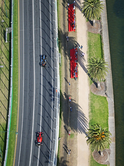 Sergio Perez, Sahara Force India F1 VJM08, vor Sebastian Vettel, Ferrari SF15-T
