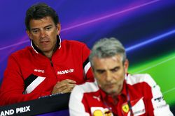 Graeme Lowdon, PDG Manor F1 Team et Maurizio Arrivabene, Team Principal de la Scuderia Ferrari lors de la conférence de presse de la FIA