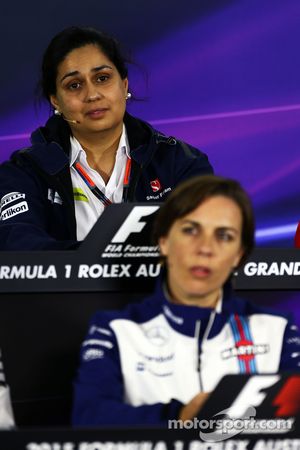 Monisha Kaltenborn, director del equipo Sauber y Claire Williams, director del equipo Williams Adjunto en la conferencia de prensa de la FIA