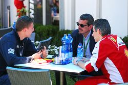 Raffaele Marciello, Pilote d'essais et de réserve Sauber F1 Team avec Guenther Steiner, Team Principal Haas F1 Team et Claudio Albertini, Chef des opérations moteur des clients Ferrari