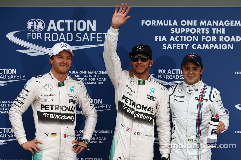 2. Nico Rosberg, Mercedes AMG F1, mit Pole-Sitter Lewis Hamilton, Mercedes AMG F1, und 3. Felipe Mas