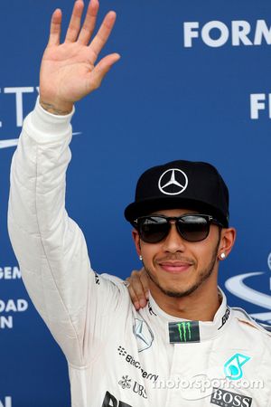 Ganador de la pole de Lewis Hamilton, Mercedes AMG F1 Team