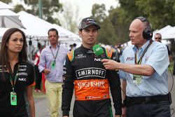 Sergio Perez, Sahara Force India F1 VJM08 avec Peter Windsor, Journaliste