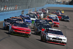 Start: Joey Logano, Team Penske Ford leads