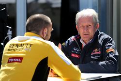 Cyril Abiteboul, Renault Sport y el Dr. Helmut Marko, consultor de Red Bull Motorsport