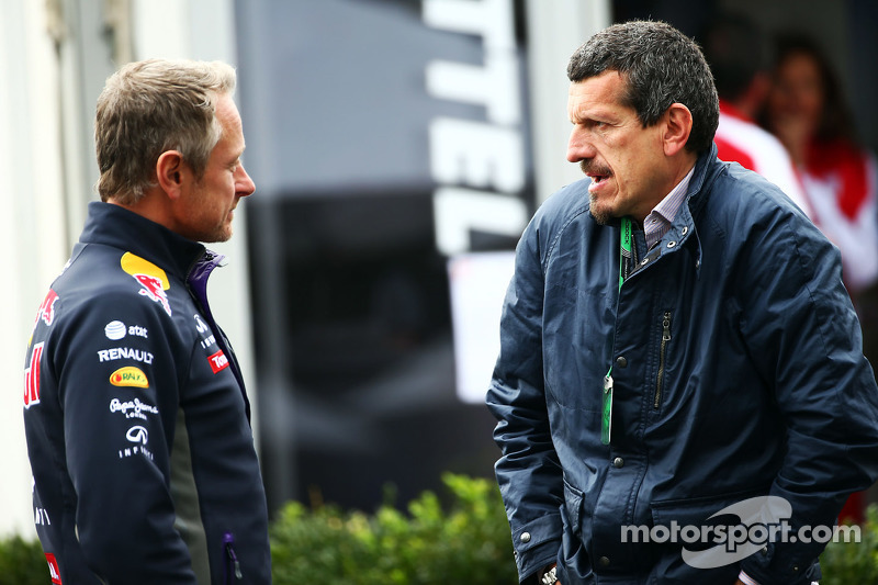 (Soldan sağa): Jonathan Wheatley, Red Bull Takım Şefi ile Guenther Steiner, Haas F1 Takım Patronu