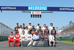 Ron Walker, presidente de la Corporación GP de Australia con los Pilotos, sesión de fotografía