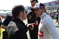 Pastor Maldonado, Lotus F1 Team with Nicolas Todt, Driver Manager on the grid