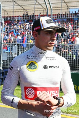 Pastor Maldonado, Lotus F1 Team on the grid