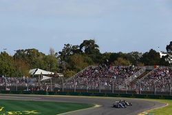 Marcus Ericsson, Sauber C34 and Sergio Perez, Sahara Force India F1 VJM08 battle for position