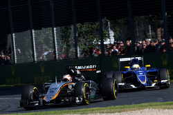 Nico Hulkenberg, Sahara Force India y Marcus Ericsson, Sauber F1 Team