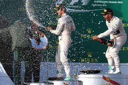 Ganador de la carrera Lewis Hamilton, Mercedes AMG F1, el segundo lugar Nico Rosberg, de Mercedes AM