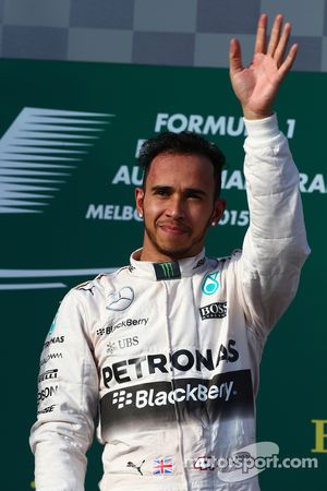 El ganador de la carrera, Lewis Hamilton, Mercedes AMG F1