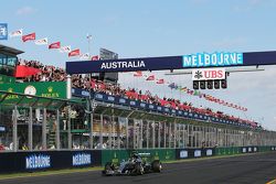 Second placed Nico Rosberg, Mercedes AMG F1 W06 takes the chequered flag at the end of the race