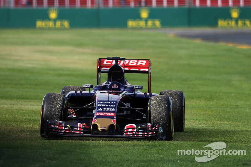 Max Verstappen.'in Scuderia Toro Rosso STR10'u yarış dışı kalıyor