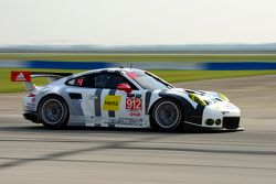 #912 Porsche Team North America Porsche 911 RSR: Jörg Bergmeister, Earl Bamber, Frederic Makowiecki