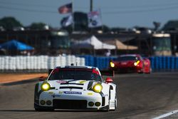 #912 Porsche Team North America Porsche 911 RSR: Jörg Bergmeister, Earl Bamber, Frederic Makowiecki