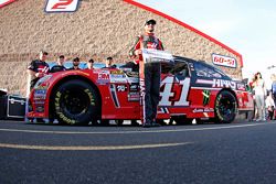 Polesitter Kurt Busch, Stewart-Haas Racing Chevrolet celebrates